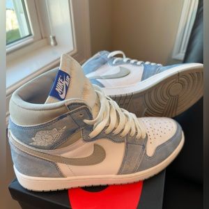 Jordan 1 Retro High 
Hyper Royal Smoke Gray - Size 9
